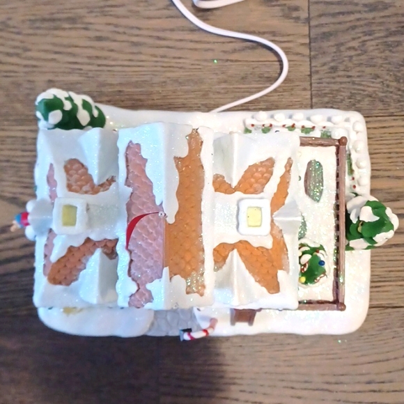 Hawthorne Village Elf Dormitory Rudolph Christmas Town Collection Building House - Picture 9 of 15